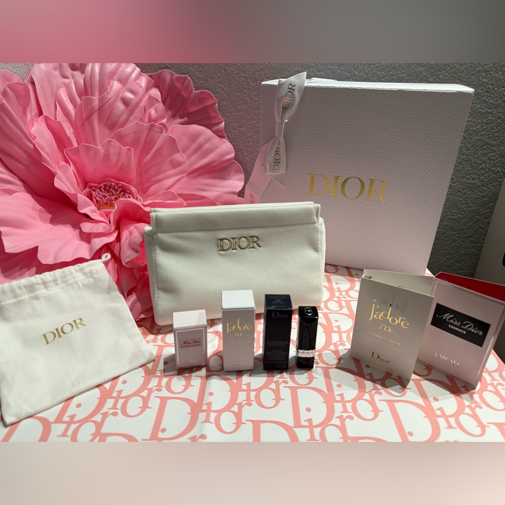 Dior Beauty White Velvet and Gold Cosmetic Bag and Minis - Picture 2 of 9